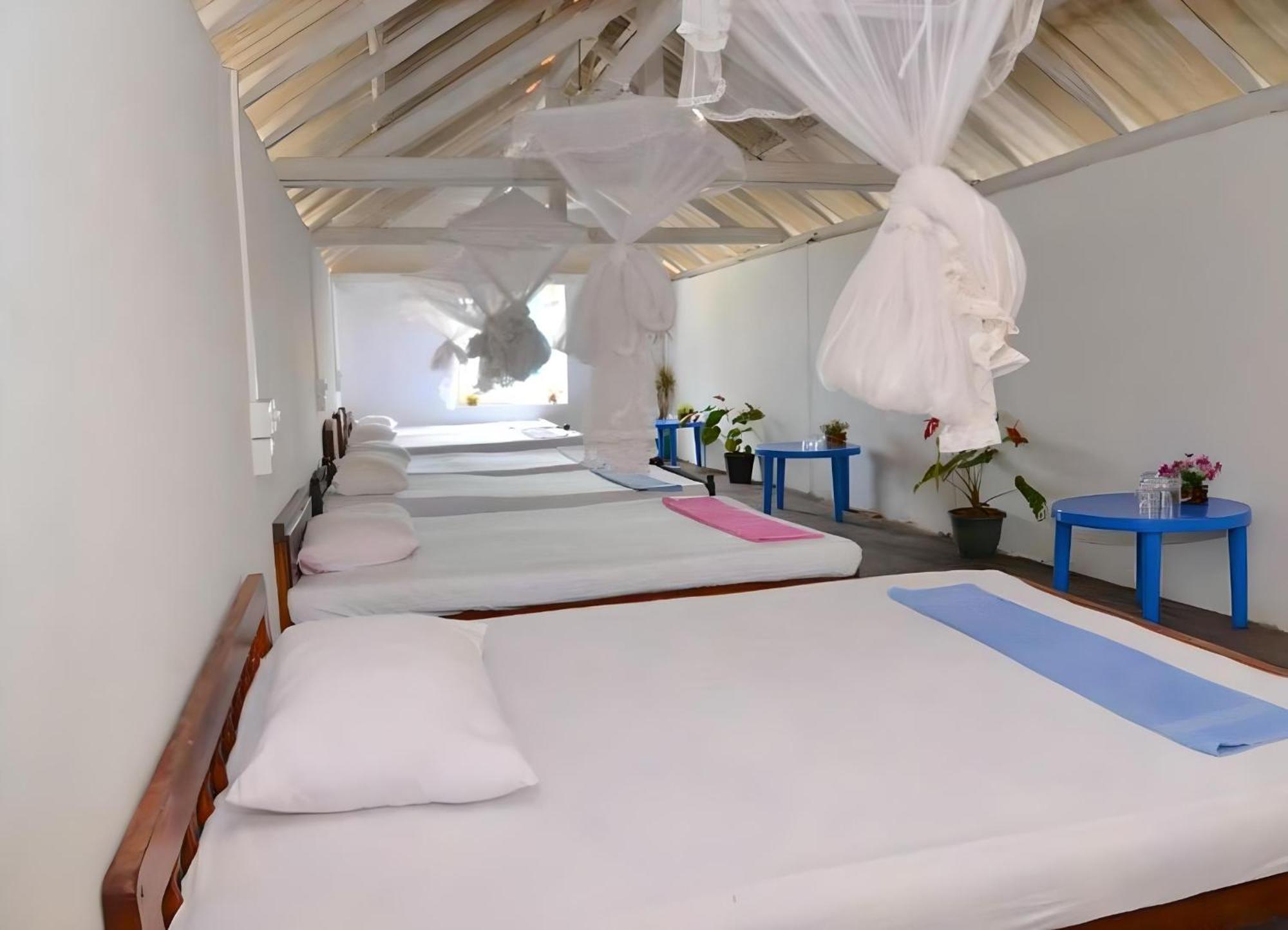 Traveller'S Hostel Hikkaduwa Kültér fotó