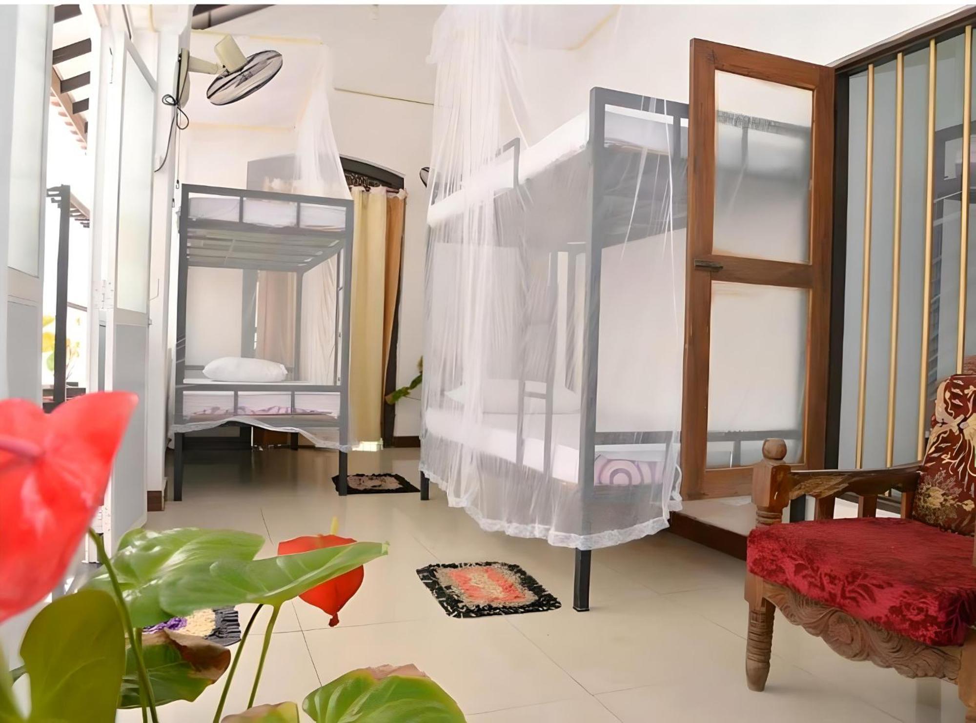 Traveller'S Hostel Hikkaduwa Kültér fotó
