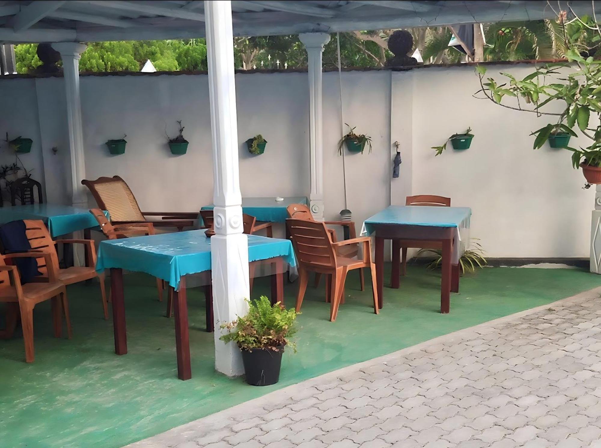Traveller'S Hostel Hikkaduwa Kültér fotó